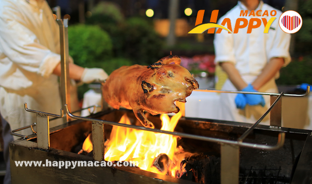 Fresh_Crispy_and_Crunchy_Suckling_Pig_Feast_now_at_Kwun_Hoi_Heen_Grand_Coloane_Resort