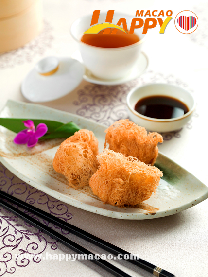 Lotus_Paste_with_Salted_Egg_Pastry_