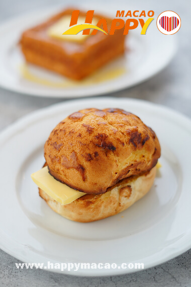 __Photo_Hong_Kong_Style_Pineapple_Bun_with_Butter_1