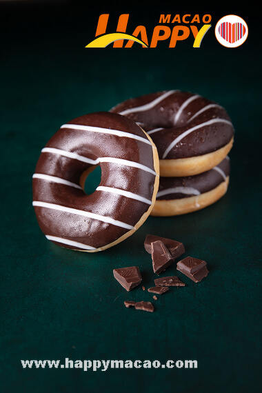 Starbucks_Chocolate_Striped_Doughnut_1_1