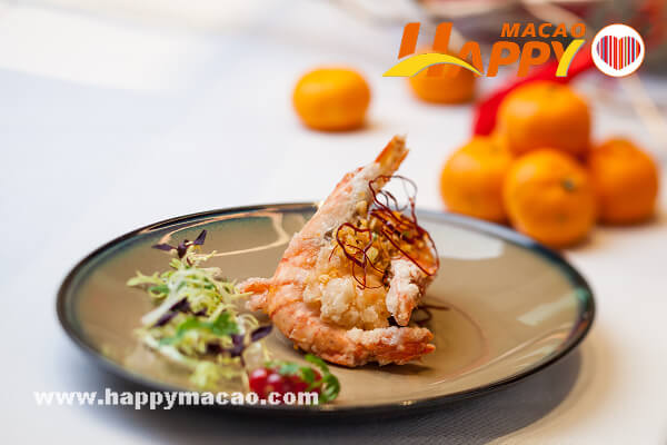 Wok-fried_Prawns_stuffed_with_Minced_Shrimp_and_Crispy_Garlic_in_Bi_Fong_Tong_Style_1